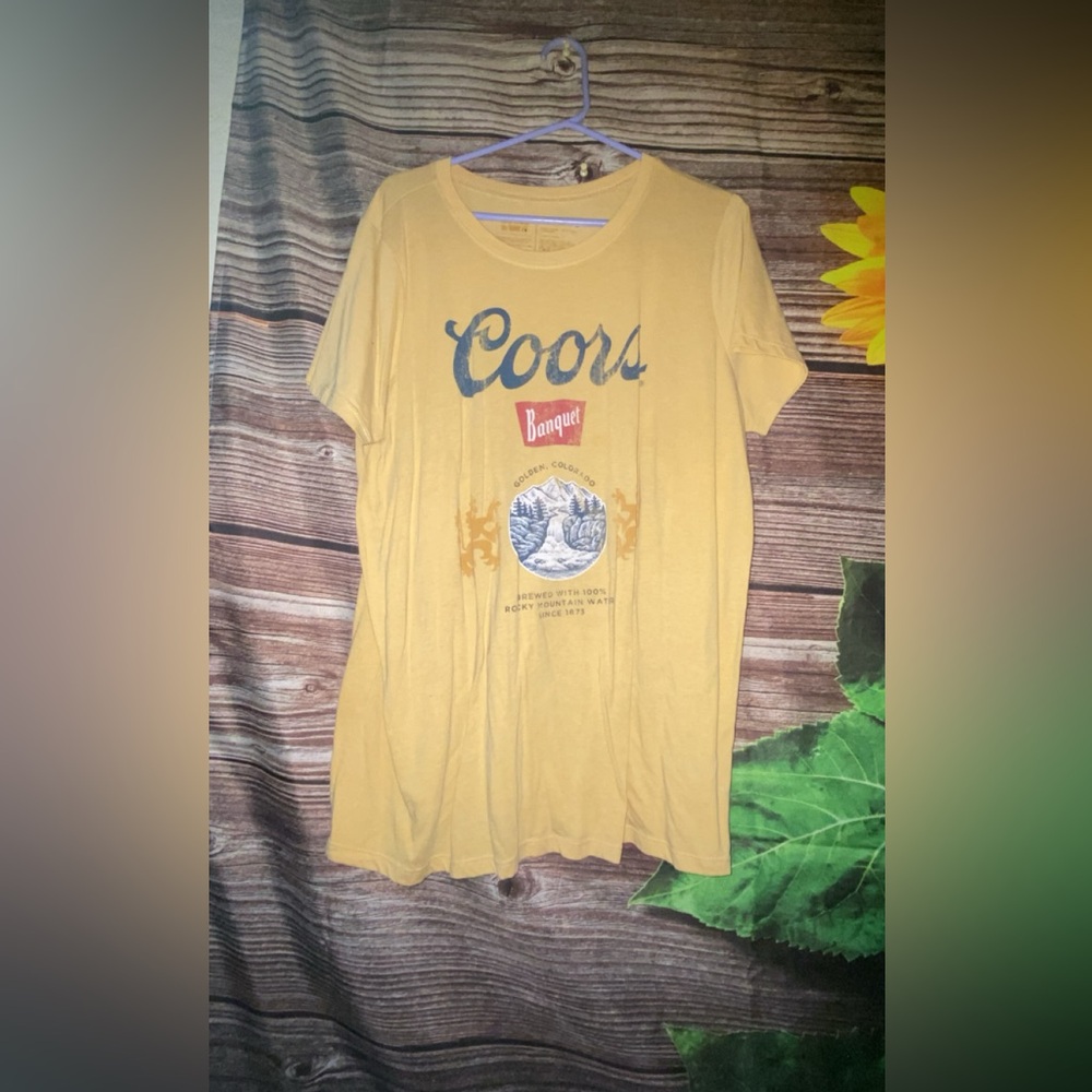 Woman’s size 2 torrid yellow Coors tee